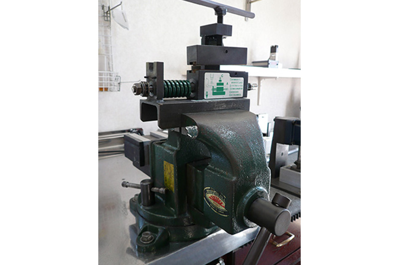 万力・シャフト抜き機